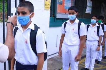 மாணவர்களுக்குக் கொரோனா; 4 பாடசாலைகளுக்குப் பூட்டு!