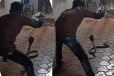Viral Video: படமெடுத்து பயமுறுத்திய பாம்பு... சாமர்த்தியமாக பிடித்து மிரட்டிய நபர்