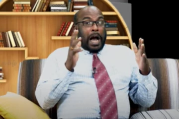 விடுதலைப்புலிகளின் தலைவரை பாராட்டிய சிங்கள பேராசிரியர்
