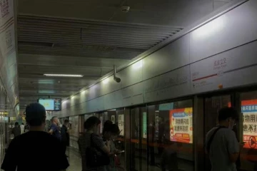 வாட்டியெடுக்கும் வறட்சி ;  இருளில் மூழ்கிய சீனா! கண்ணீர் விடும் மக்கள்