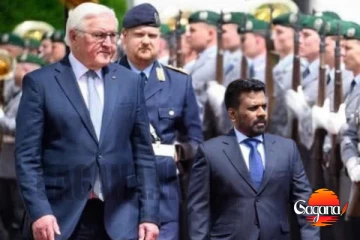 නිකන් කැත වැඩ කරන්න එපා..ජර්මන් ජනපතිට වඩා අනුරව කොට කරලා...ලැජ්ජා කළ අයට වැඩ වරදී [PHOTO]