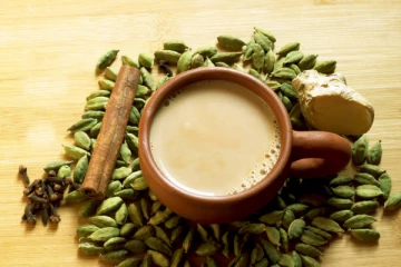 ஏலக்காய் டீ  தொடர்ந்து குடிப்பதனால் கிடைக்கும் நன்மைகள் என்ன தெரியுமா?