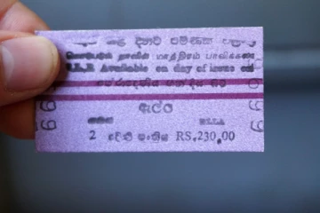 தொடருந்து பயணச் சீட்டுகளுக்கு தட்டுப்பாடு! எடுக்கப்பட்டுள்ள தீர்மானம்