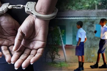 இரு மாணவர்களுடன் விடுதி அறையில் தங்கியிருந்த ஆசிரியை கைது