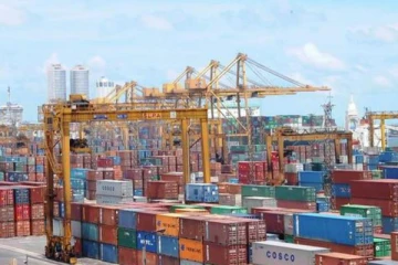 தடுத்து வைக்கப்பட்டுள்ள 6 பால் மா கொள்கலன்கள்