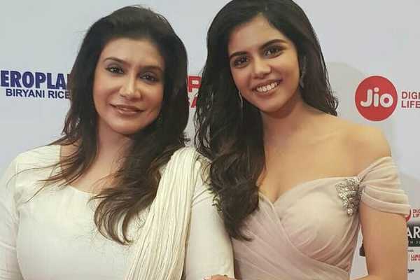 சூப்பர் ஹீரோயினுக்கு அம்மா..இயக்குனரை விவாகரத்து செய்த பிரபல நடிகை.. | Actress Kalyani Priyadarshan Mother Photos Viral
