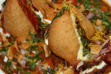 மொறு மொறு சமோசா சாட்... பத்தே நிமிடத்தில் வீட்டிலேயே செய்யலாம்! எப்படி தெரியுமா?