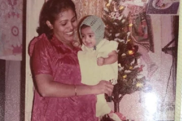 இந்த படத்தில் இருக்கும் குட்டி குழந்தை யாருணு தெரியுமா?