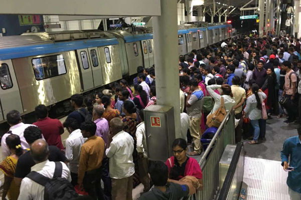 கொழும்பில் பதற்ற நிலை | Tense Situation At Fort Railway Station