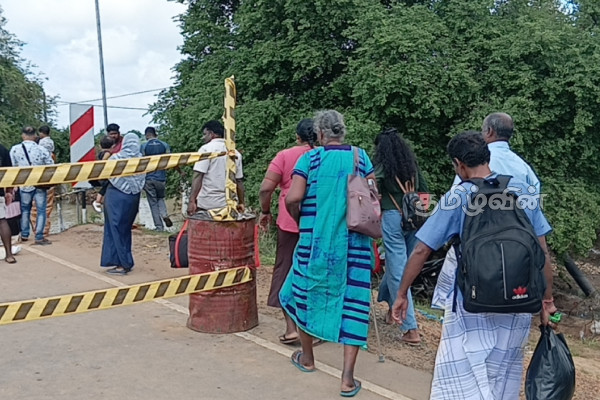 பாதுகாப்பற்ற போக்குவரத்தை மேற்கொள்ளும் மக்கள் | People Who Use Unsafe Transportation