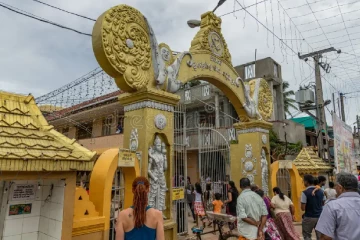 පොසොන් පෝයට සීනිගම දේවාලයට යන සැදැහැවතුන්ට දැනුවත්කිරීමක්