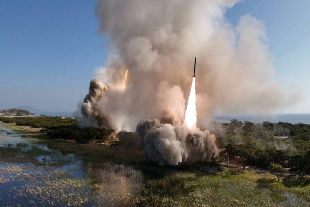 ஐ.நா தடையை மீறி வடகொரியா சோதனை: ஒரே நாளில் பல பாலிஸ்டிக் ஏவுகணைகளை ஏவியதால் பரபரப்பு | Multiple Ballistic Missile Launches Day Cause Stir