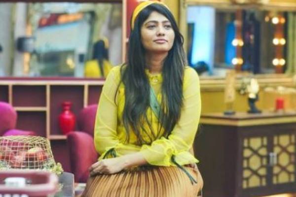 மாடர்ன் உடையில் இரவு நேர விருந்தில் கலந்துகொண்ட பிக்பாஸ் ஜுலி- என்ன கொண்டாட்டம் பாருங்க | Bigg Boss Fame Julie Latest Click In Party