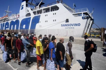 குவியும் குடியேறிகளால் திணறும் இத்தாலி!