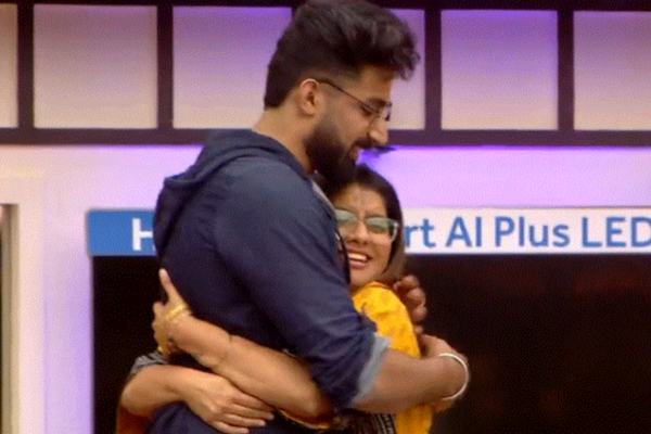 கதறி அழுத பிரியங்கா... நிரூப் கொடுத்த விலையுயர்ந்த தங்க ப்ரேஸ்லட்! ஏன் தெரியுமா? | Bigg Boss 5 Tamil January 11Th Episode Niroop