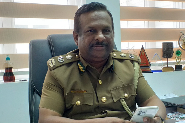 රටින් පැන්නුවත් ලංකාවෙදි වෙච්චි දේ ... | Srilanka Exercise