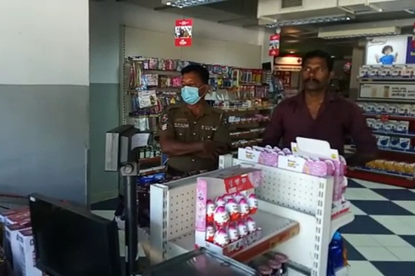 யாழில் பாவனையாளர் அலுவல்கள் அதிகார சபையினரால் விசேட சோதனை நடவடிக்கை முன்னெடுப்பு (Photos) | Special Operation Consumer Authority In Jaffna