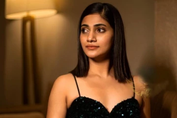 லாஸ்லியா என்னமா போஸ் இது..! அப்படியொரு புகைப்படத்தை பதிவு செய்த நடிகை