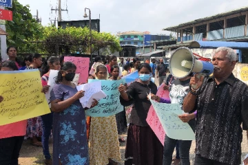 மக்கள் மீது திணிக்கப்பட்டுள்ள பொருளாதார சுமை - போராட்டத்தில் கடற்றொழிலாளர்கள்!