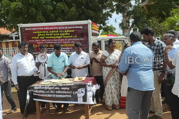 கையெழுத்து வேட்டை ஊர்தி வழி போராட்டத்தில் தியாக தீபம் திலீபனுக்கு அஞ்சலி! | Thileepan Remembrance Day Tamil National Peoples