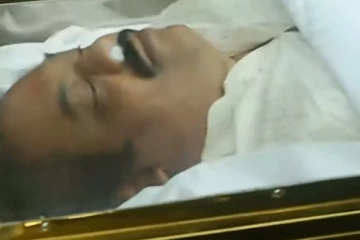 மக்கள்வெள்ளத்தில் செல்கிறது நடிகர் விவேக்' உடல்  :பொதுமக்கள் பிரபலங்கள் பங்கேற்பு