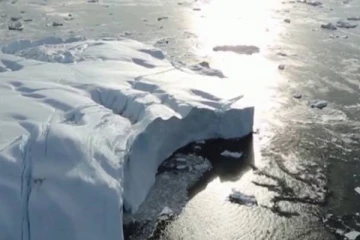 கிரீன்லாந்தில் வெப்பநிலை உயர்வு...பனிப்பாளங்கள் உருகுவது அதிகரிப்பு