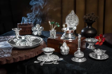 வீடுகளில் தவறியும் வெள்ளி பொருட்களை இந்த திசையில் வைக்காதீர்கள்..