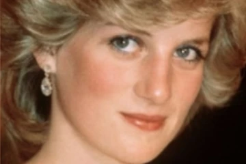 ඩයනා කුමරියගේ මෝටර් රථය නොසිතූ ගානකට වෙන්දේසි වෙයි..