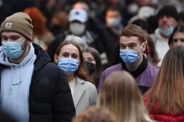 பிரித்தானியாவில் தினசரி கொரோனா தொற்று எண்ணிக்கை 100,000ஐத் தாண்டியது