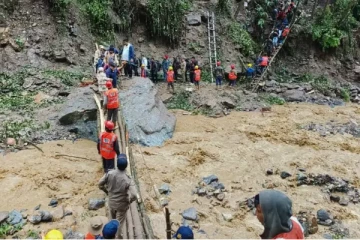 சிக்கிம் நிலச்சரிவில் சுற்றுலாப் பயணிகள் சிக்கித் தவிப்பு