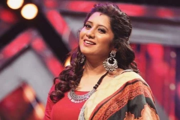 அந்த ஆடை அணிந்து முகம் சுளிக்க வைத்த விஜே பிரியங்கா.. நெட்டிசன்கள் விளாசல்