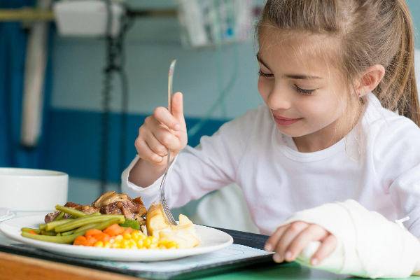 குழந்தைகளுக்கு   உணவு  வழங்க முடியாத நிலை; வைத்தியர் கவலை | Inability To Feed Children