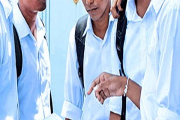 பிரபல பாடசாலை ஒன்றில் மது அருந்தி மோசமான செயலில் ஈடுபட்ட 4 மாணவர்கள்!