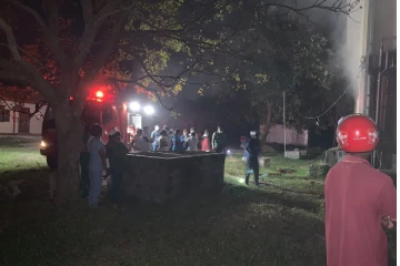 கிளிநொச்சி மாவட்ட பொது வைத்தியசாலையில் பாரிய தீ விபத்து (PHOTOS)