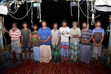 தொடர்ந்து இலங்கை கடற்பரப்பில் அத்துமீறும் இந்திய மீனவர்கள் - இலங்கை கடற்படை