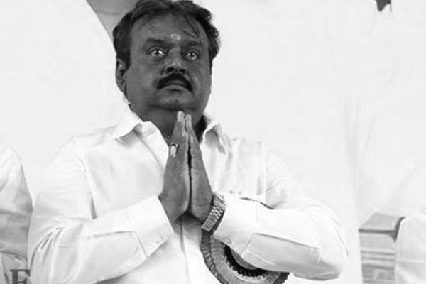 அச்சு அசல் விஜயகாந்த் போல் மாறிய ரசிகர்.. அனைவரையும் கண்கலங்க வைத்த வீடியோ.. | Vijayakanth Look Alike Video