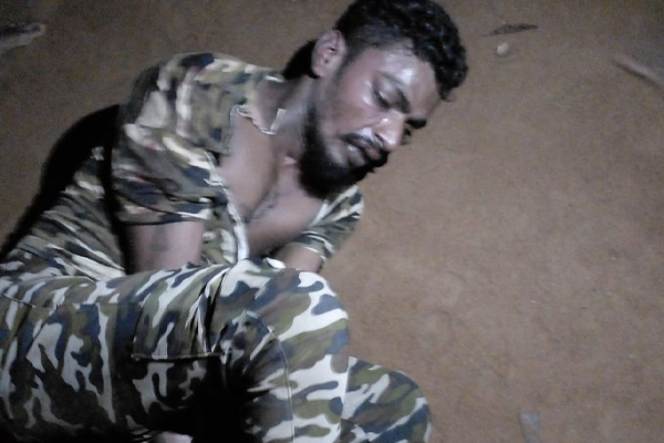 இராணுவ சீரூடை அணிந்து திருட்டில் ஈடுபட்ட நபர் | Person A Military Uniform Is Involved In A Robbery