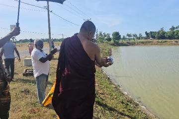 புனித காசி தீர்த்தம் யாழ்ப்பாணம் உப்புவயல் குளத்தில் கலப்பு