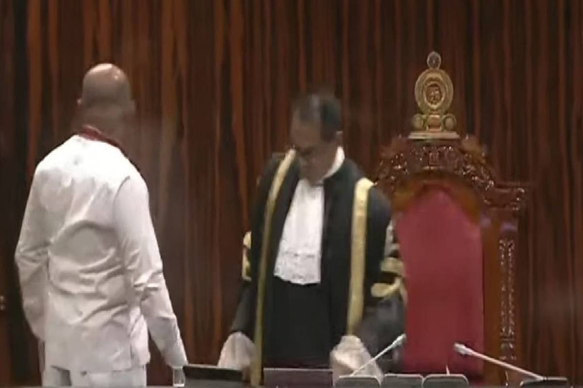 நாடாளுமன்றில் அமைதியின்மை ; சபை நடவடிக்கைகள் ஒத்திவைப்பு | Unrest In Parliament House Proceedings Adjourned நாடாளுமன்றில் அமைதியின்மை ; சபை நடவடிக்கைகள் ஒத்திவைப்பு | Unrest In Parliament House Proceedings Adjourned