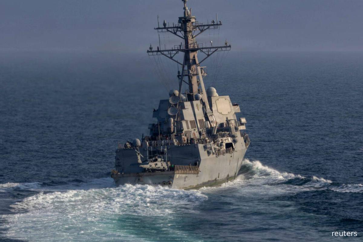 ஹார்முஸ் திறந்திருப்பதாக ட்ரம்ப்... முற்றுகை அமுலுக்கு வந்ததாக அமெரிக்க இராணுவம் எச்சரிக்கை | Us Warning Ships Transiting