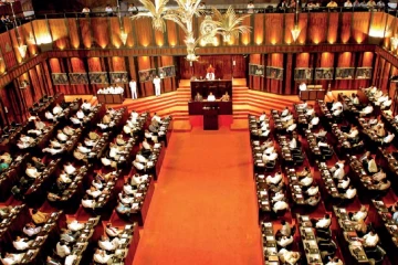 ආණ්ඩුවේ ලොක්කෝ රැසක් රට පනින්න සැරසෙයි - ආන්දෝලනාත්මක අනාවරණයක්