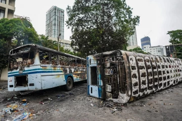 இரு நாட்களில் பெருமளவான வீடுகள் மற்றும் வாகனம் தீக்கிரை: வெளியானது விபரம் (Photos)