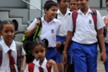 පාසල් වලට සිසුන් ඇතුළත් කිරිම සම්බන්ධයෙන් ගුරු සංගම් කියන දේ..