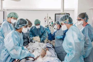 இங்கிலாந்தில் புதிய உச்சத்தை அடைந்த கொரோனா பாதிப்பு!  ஒரேநாளில் புதிதாக 1,22,186 பேருக்கு தொற்று