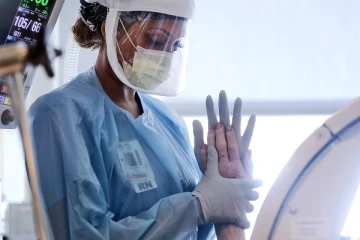 சுவிஸில் செவிலியர் போல் நடித்த இளம் பெண்ணின் இழிவான செயல்!