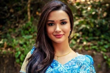 குழந்தை பெற்றபின் கழட்டிவிட்டாச்சு..3வது திருமணத்திற்கு தயாரான பிரபல நடிகை..!