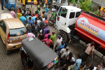எரிபொருள் நிரப்பு நிலையங்கள் செயலிழப்பு-செய்திகளின் தொகுப்பு
