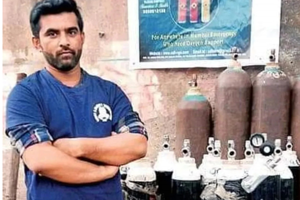 ரியல் ஹீரோ! 22 லட்ச ரூபாய் காரை விற்று நோயாளிகளுக்கு உதவும் இளைஞர் | Mumbai Man Sells His Suv Helps Covid Patients ரியல் ஹீரோ! 22 லட்ச ரூபாய் காரை விற்று நோயாளிகளுக்கு உதவும் இளைஞர் | Mumbai Man Sells His Suv Helps Covid Patients