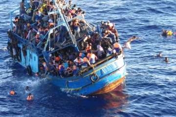 සංක්‍රමණික යාත්‍රා දෙකක් අනතුරට ලක් වී 27ක් අතුරුදන්..