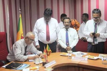 சுகாதார அமைச்சின் மீளாய்வுக் கூட்டத்தில் கிழக்கு ஆளுநர் பங்கேற்பு!